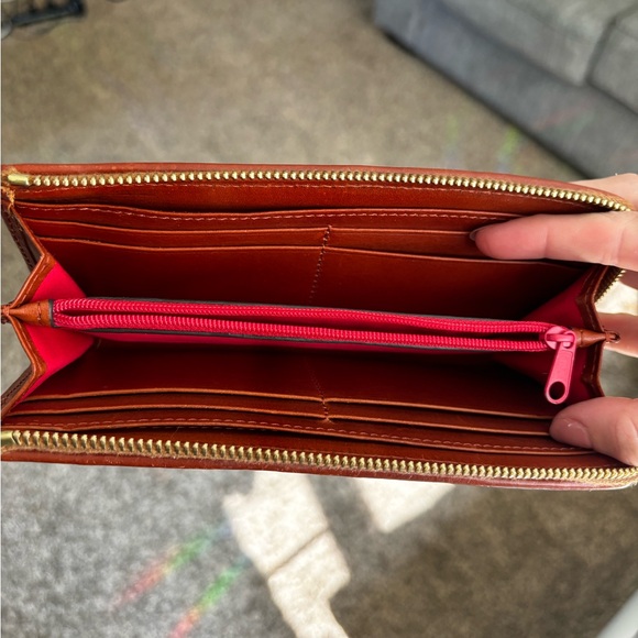 Dooney & Bourke Black and Brown Textured Leather Wallet - Picture 2 of 7